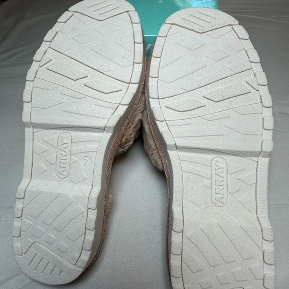 Array Shasta Plush Tan Slippers, Size 7 NWB - Picture 4 of 6
